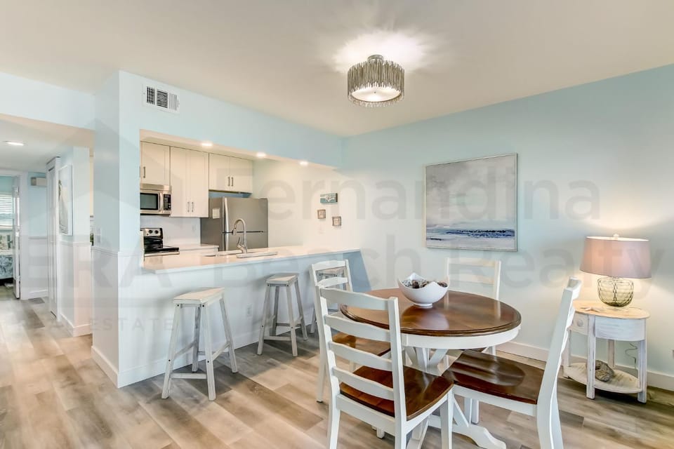 2 Bed/2 Bath Oceanfront condo sleeps 6 guests. Oceanfront balcony and pool. House in Fernandina Beach