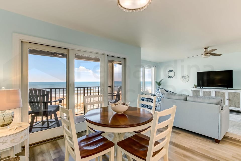 2 Bed/2 Bath Oceanfront condo sleeps 6 guests. Oceanfront balcony and pool. House in Fernandina Beach