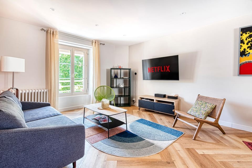 Communal lounge/ TV room, Living room