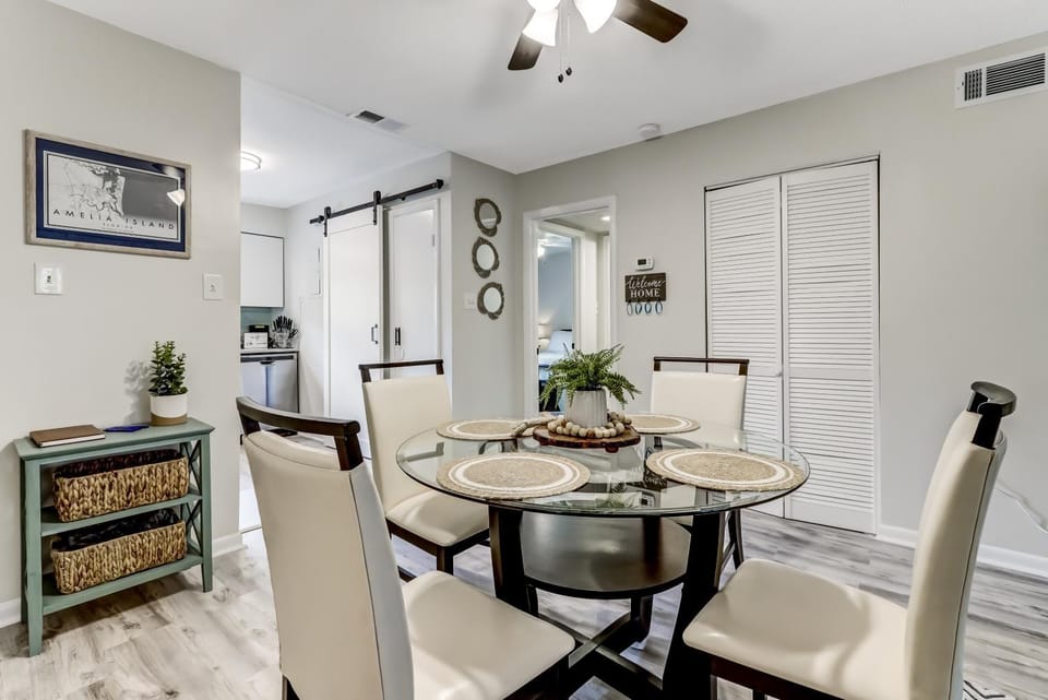 New Listing! Secluded location a few blocks from the beach, easy access by traveling the walkway House in Fernandina Beach