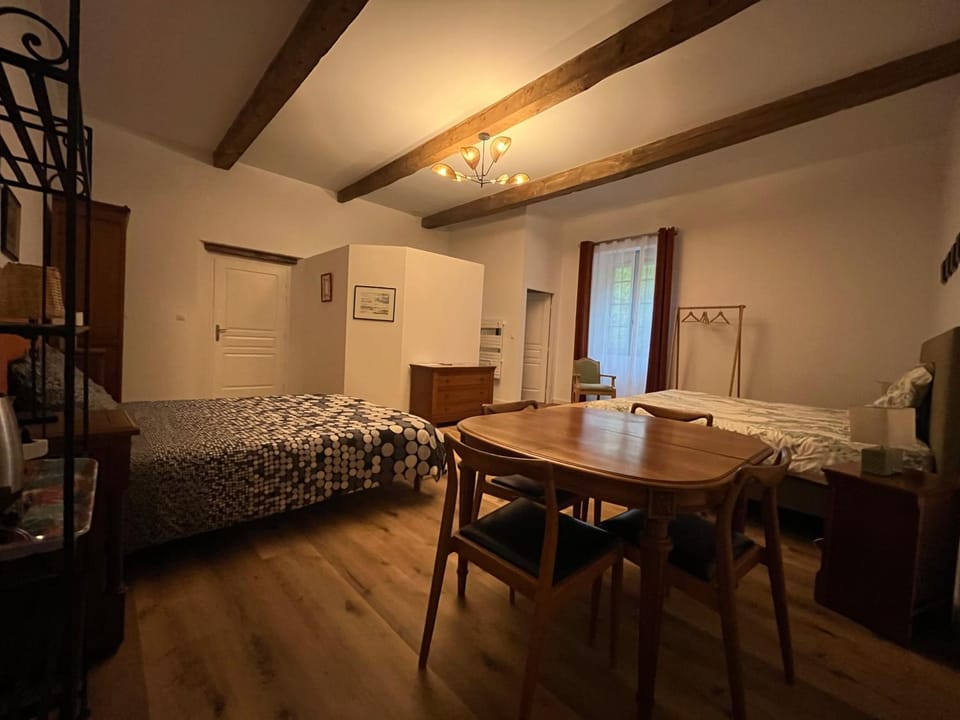 Photo of the whole room, Bedroom
