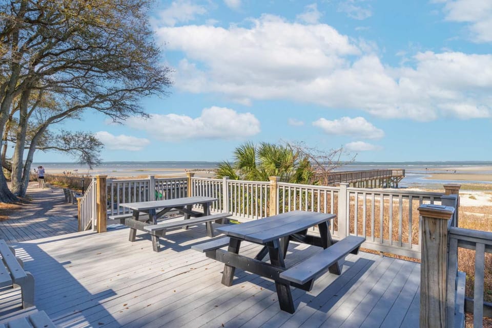 Beach Haven 1BR Steps to Ocean w Pool & Grill Apartment in Hilton Head Island