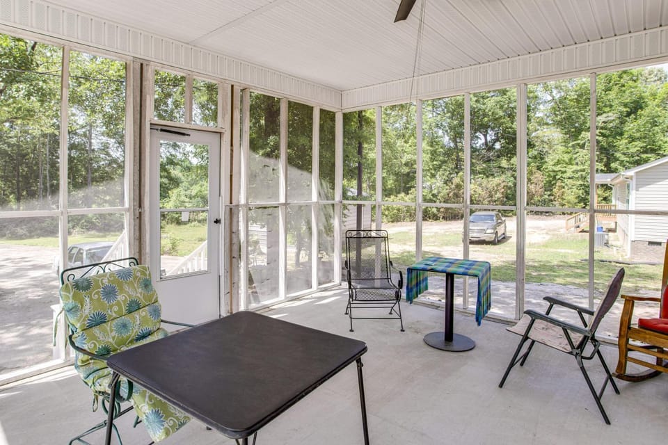 4 Mi to Weston Lake: Eastover Gem House in Columbia
