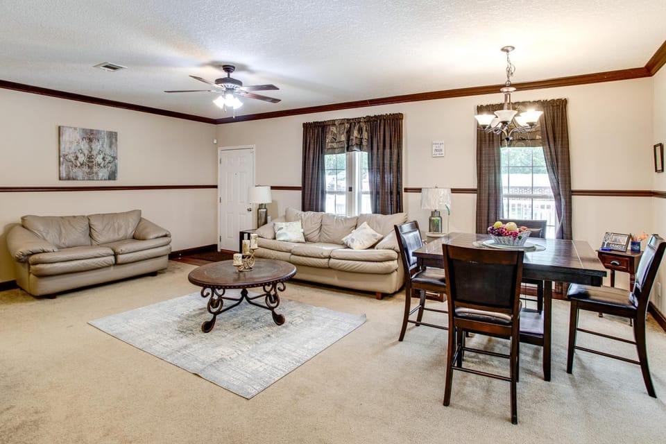 4 Mi to Weston Lake: Eastover Gem House in Columbia