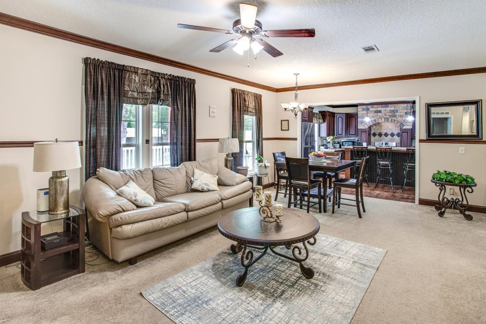 4 Mi to Weston Lake: Eastover Gem House in Columbia