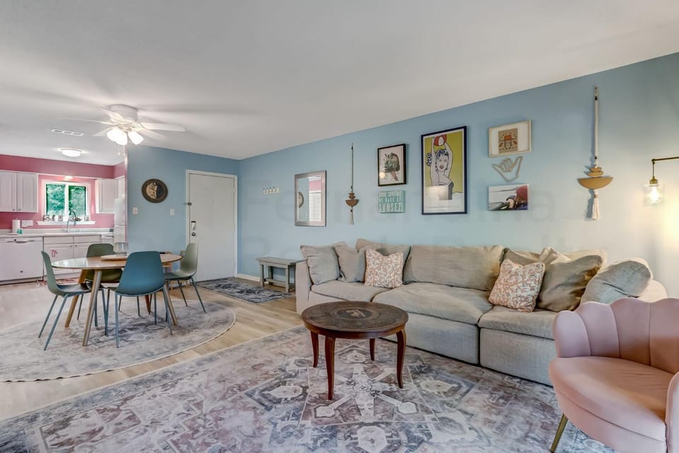 New Listing! Secluded location a few blocks from the beach, easy access by traveling the walkway House in Fernandina Beach