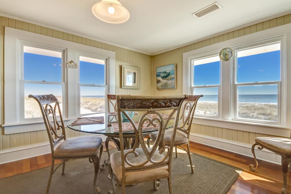 Cozy cottage and dog friendly, perfect for a relaxing, calm time away for everyday life. House in Fernandina Beach