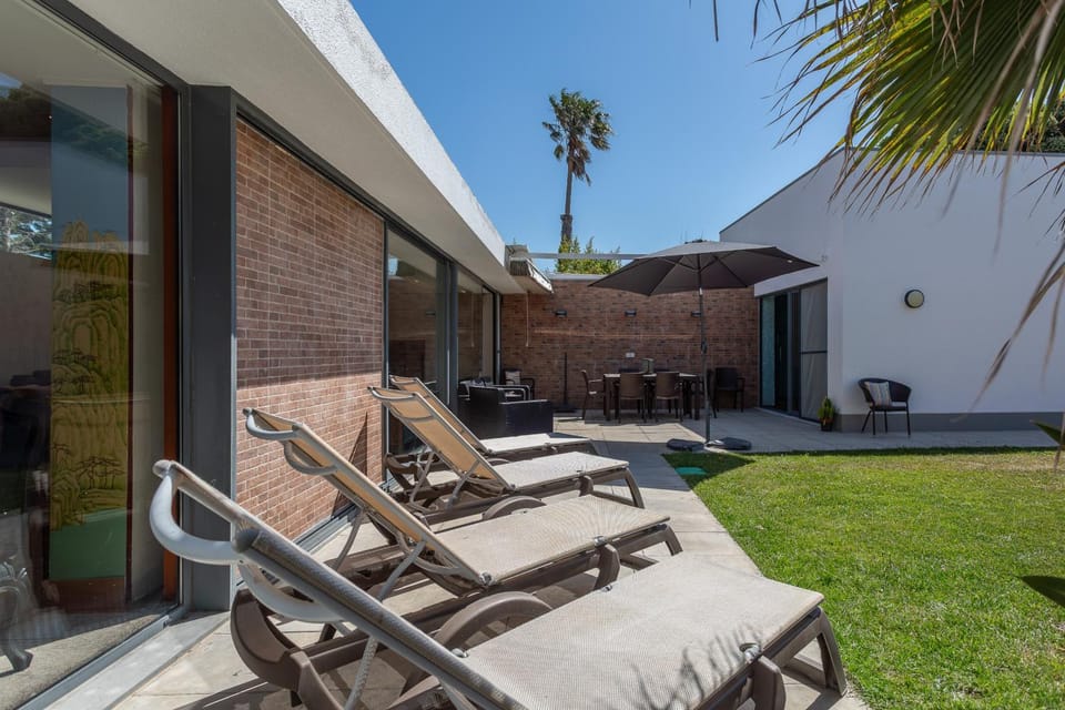 Property building, Garden, Garden view, sunbed