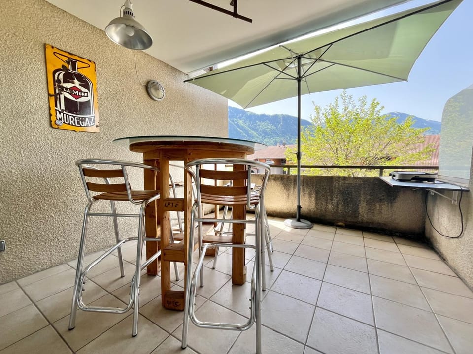 BBQ facilities, Balcony/Terrace, Dining area, Mountain view