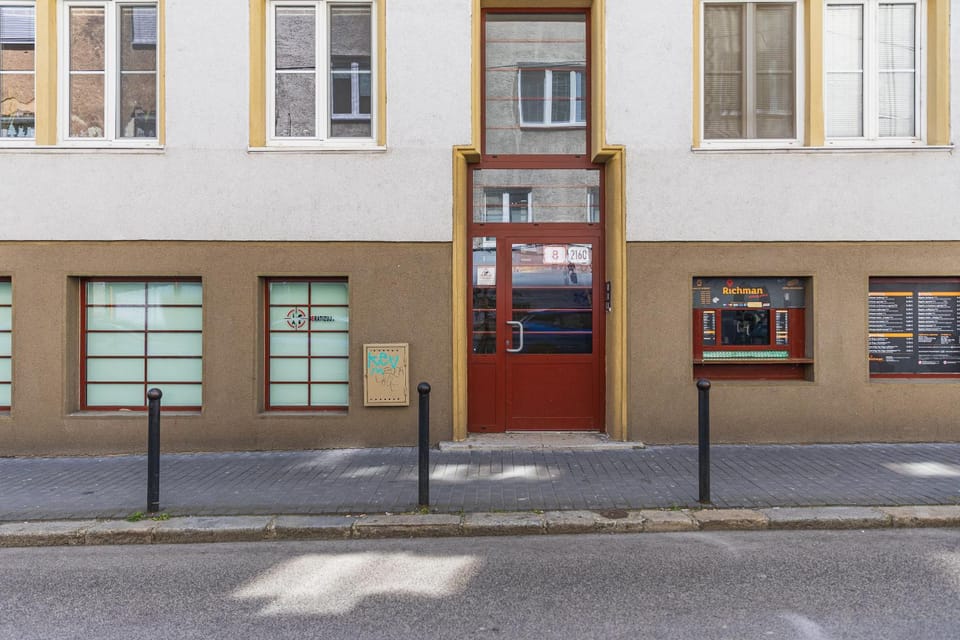 Property building, Facade/entrance, Day