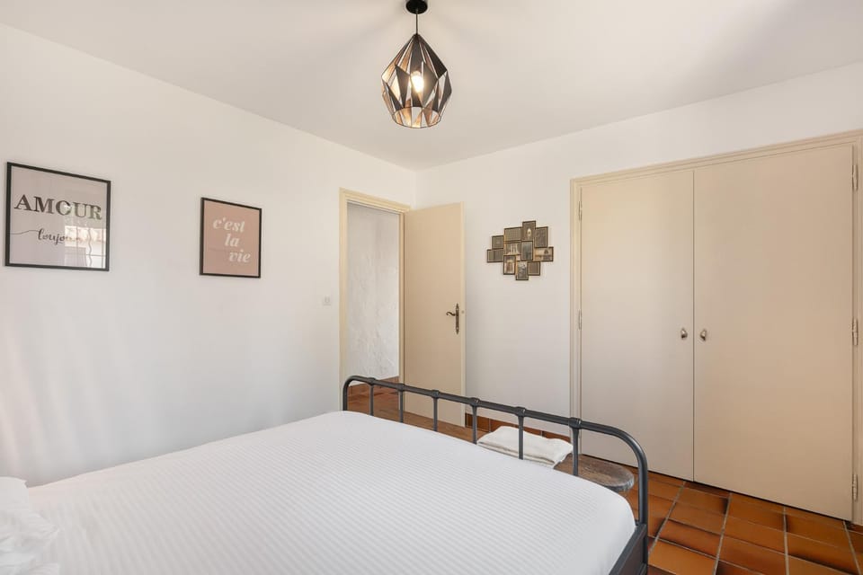 Bedroom, air conditioner