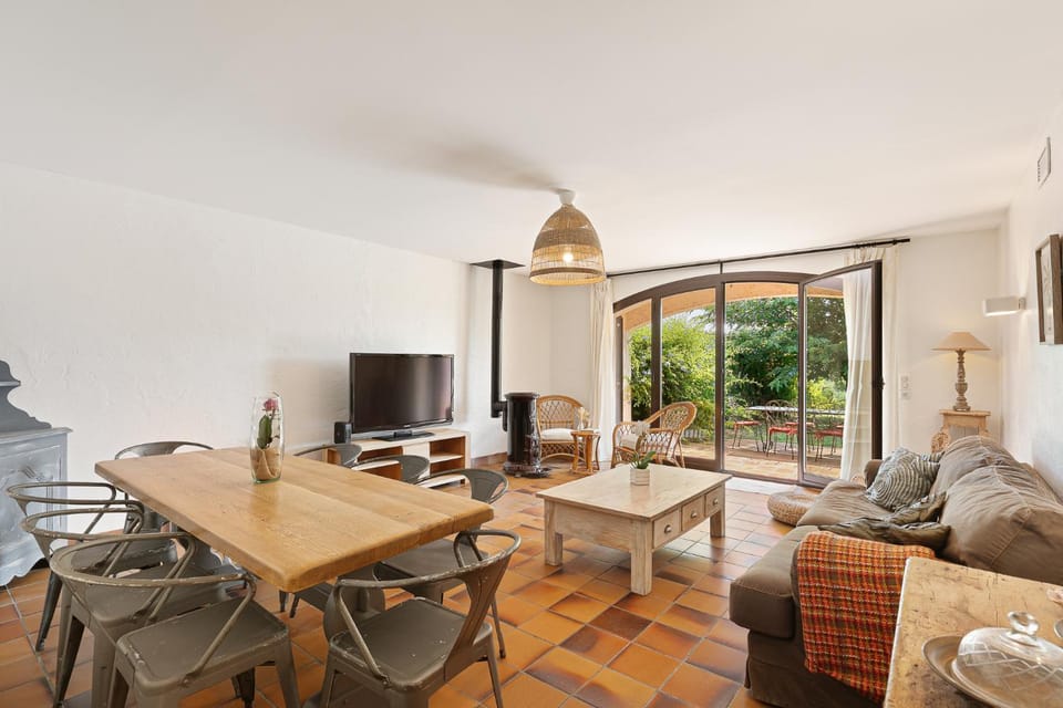 Communal lounge/ TV room, TV and multimedia, Living room