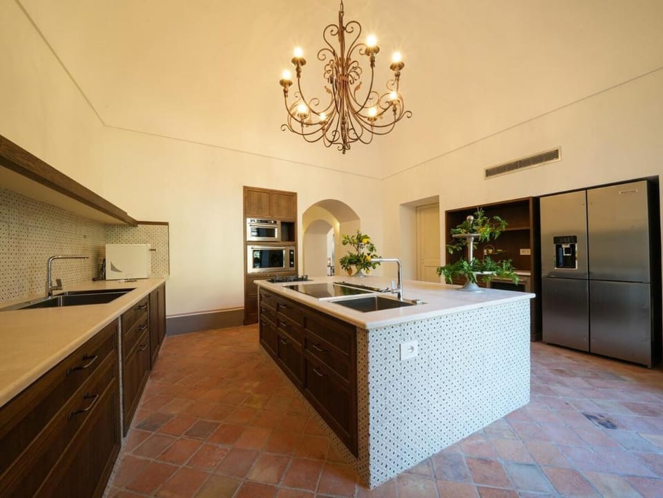 Modern & Private Villa in Unique Location, Pool and Sunset Terrace Villa in Sorrento