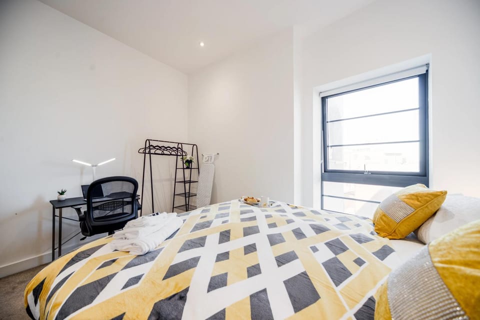 Photo of the whole room, Bedroom
