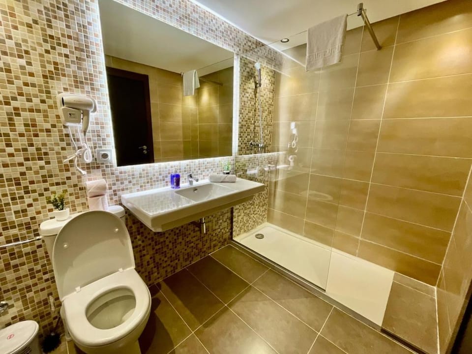Shower, Toilet, Bathroom