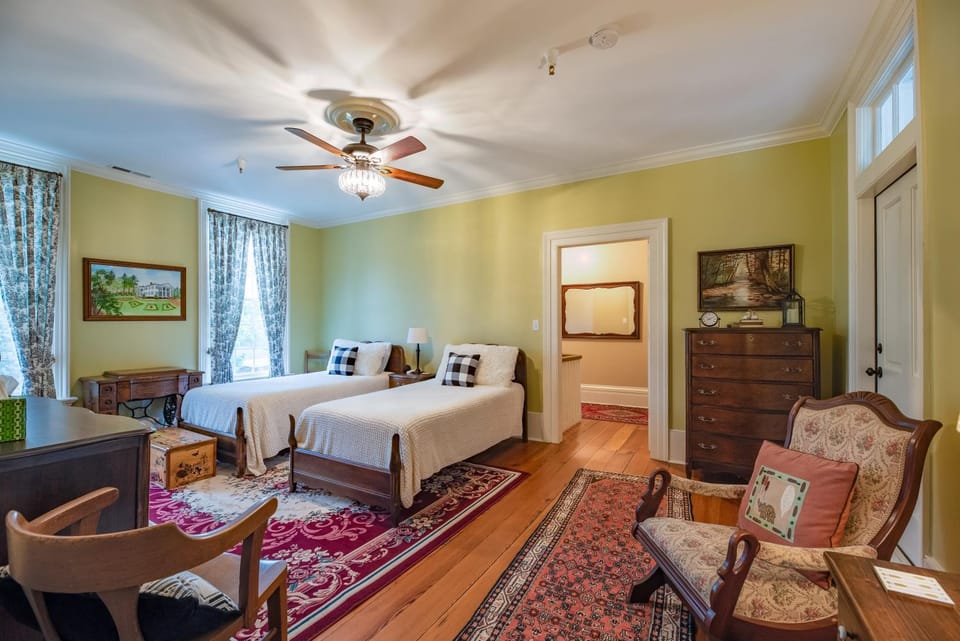 Photo of the whole room, Bedroom