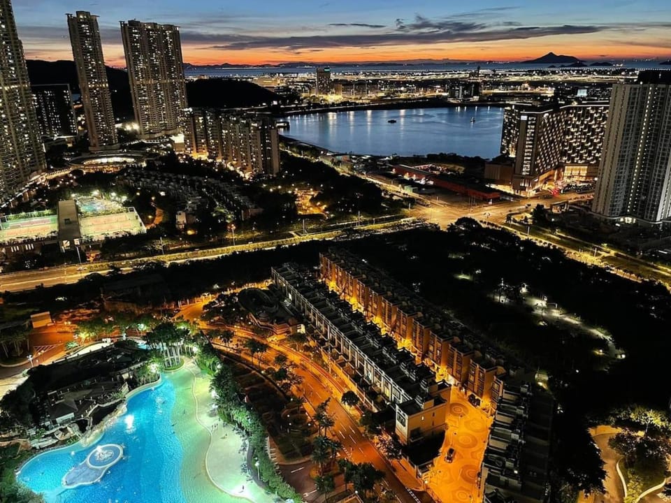 Seaview condo near airport and Disney Land Apartment in Hong Kong