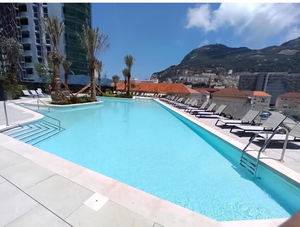 Day, Swimming pool, Swimming pool, sunbed