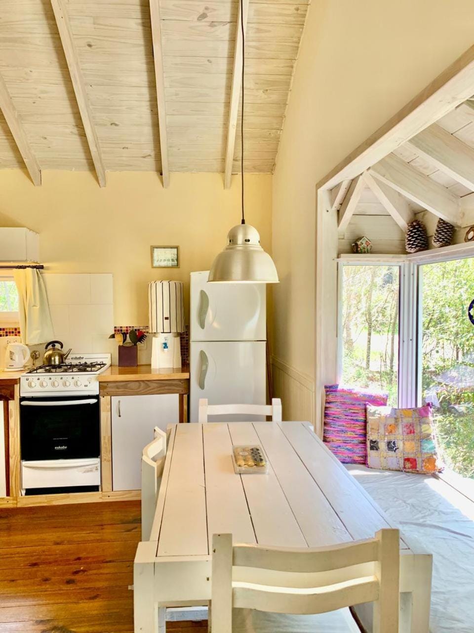 Seating area, Dining area