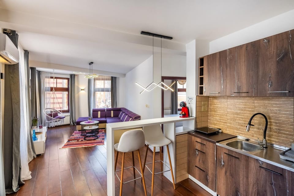 Coffee/tea facilities, Living room, Dining area, stove, kitchen