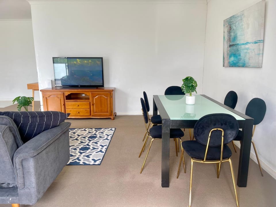 Low Price Family Apartment-2 Bedroom -Parking-WiFi - Sleeps 5 Apartment in Sydney