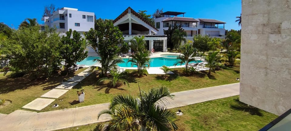 Property building, Patio, Day, Garden, Garden view, Pool view, Swimming pool, sunbed