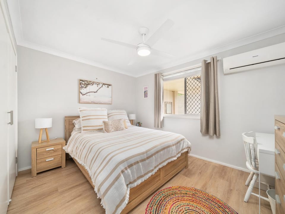 Bedroom, air conditioner