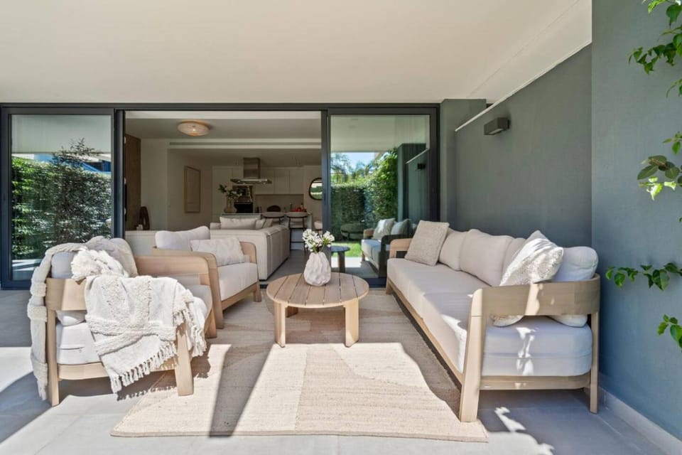 Day, Garden, Balcony/Terrace, Seating area