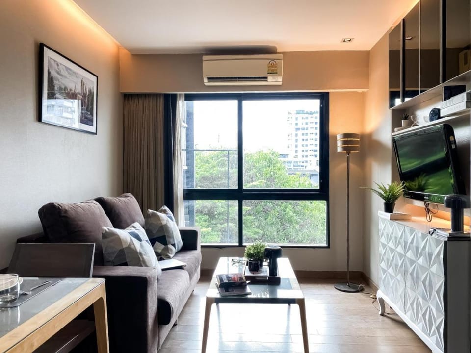 Tropical Urban 43 Sqm - Ultra Fast Wifi - Thong Lo Apartment in Bangkok