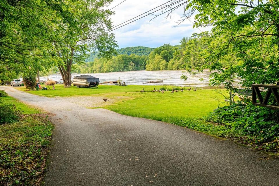 The River Shack kayaks fishing quiet family House in Pennsylvania