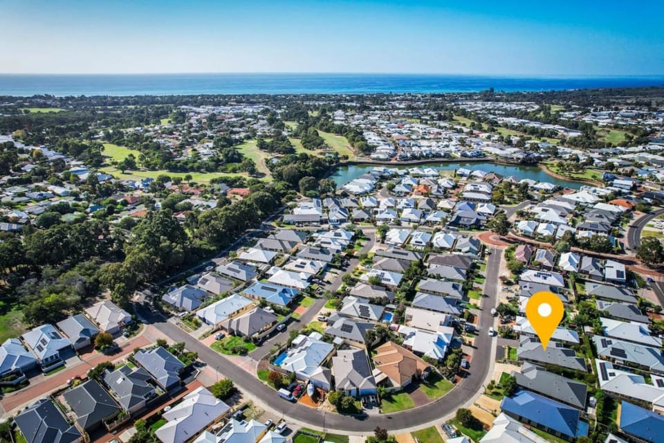 The Monclair Retreat - Pet Friendly Dunsborough House in Quedjinup