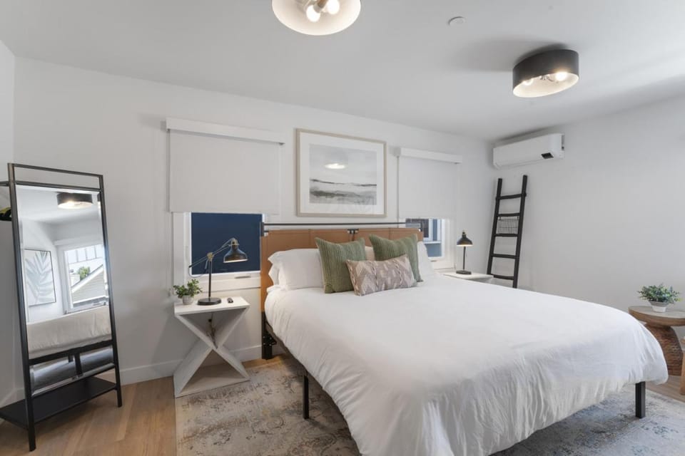 Luxe Balboa House 5 Bedroom 5 Ensuite Bath Peninsula Ferry Close House in Balboa Island