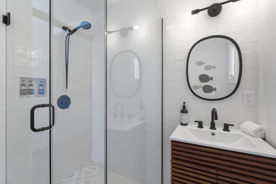 Luxe Balboa House 5 Bedroom 5 Ensuite Bath Peninsula Ferry Close House in Balboa Island