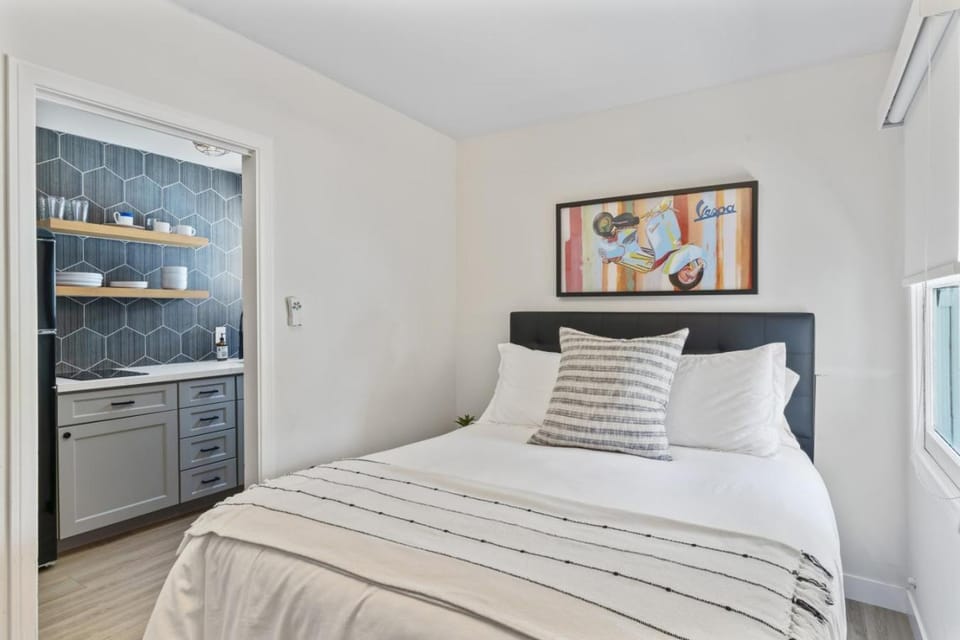 Balboa Island Cottage Air Conditioning Newport Peninsula Ferry Close Apartment in Balboa Island