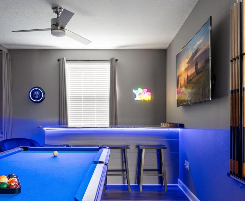 Billiard, Game Room