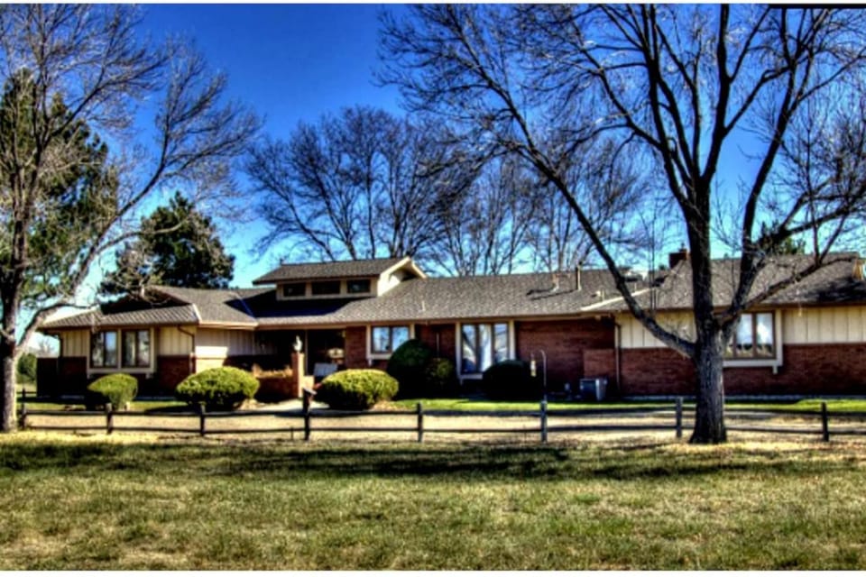 Large Home Near Boulder Fenced Yard 2 Dogs OK House in Longmont