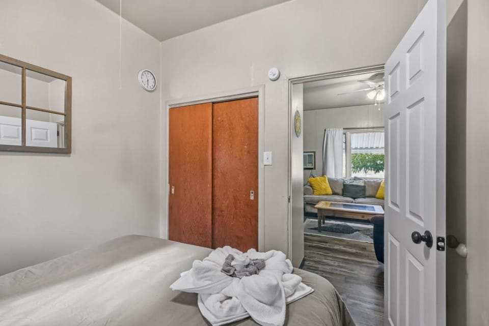 Cozy Boho Hideaway 1BR Retreat Smart TV Apartment in Great Falls