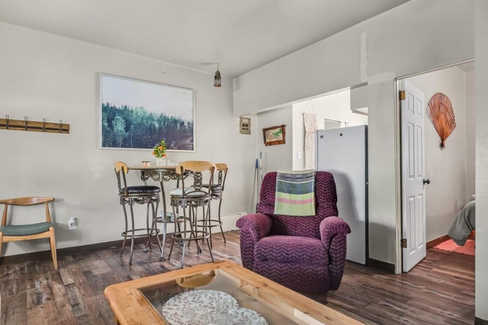 Cozy Boho Hideaway 1BR Retreat Smart TV Apartment in Great Falls