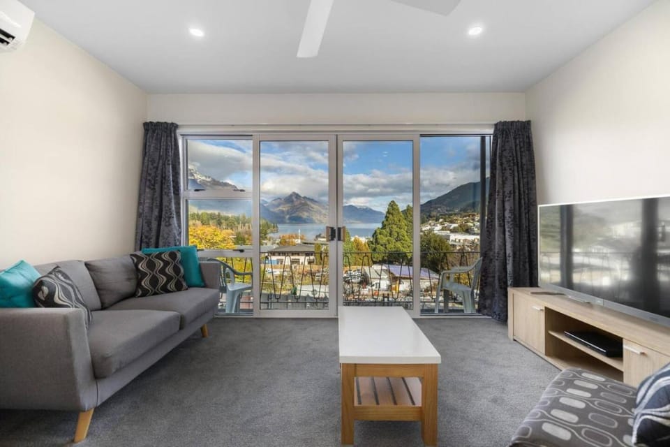 Ballarat Gem - Stunning Views-Town Center-Parking Apartment in Queenstown