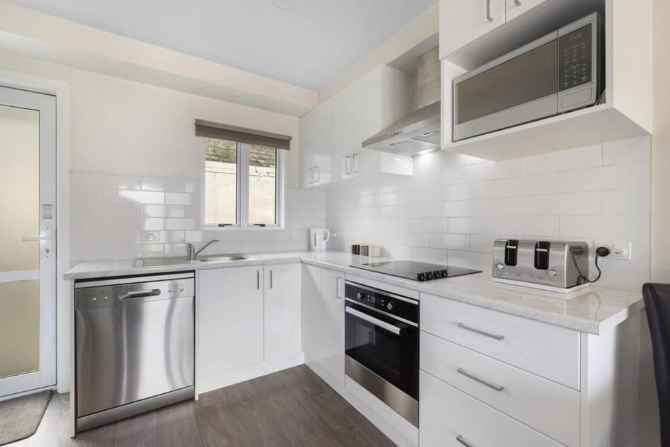 Ballarat Gem - Stunning Views-Town Center-Parking Apartment in Queenstown