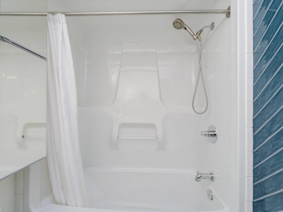 Old Town Retreat-your artful escape in Victoria’s historic Old Town by Victoria Prime! Apartment in Victoria