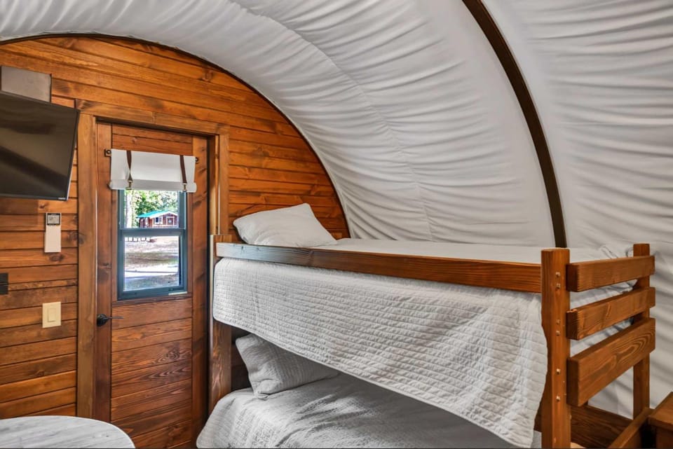 Cover wagon PA Grand Canyon House in Pennsylvania