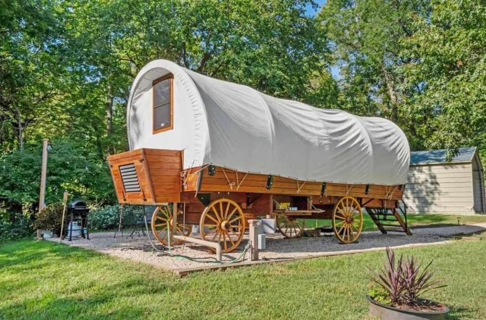 Cover wagon PA Grand Canyon House in Pennsylvania