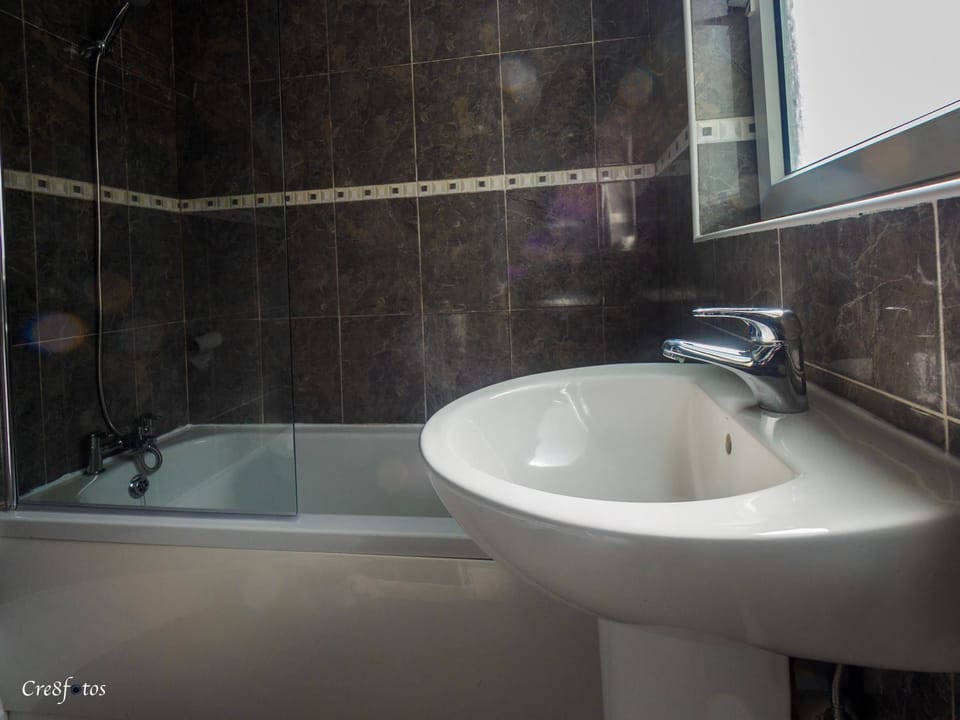 Newlands Lodge Deluxe Family Room 2 Bed and Breakfast in Stoke-on-Trent