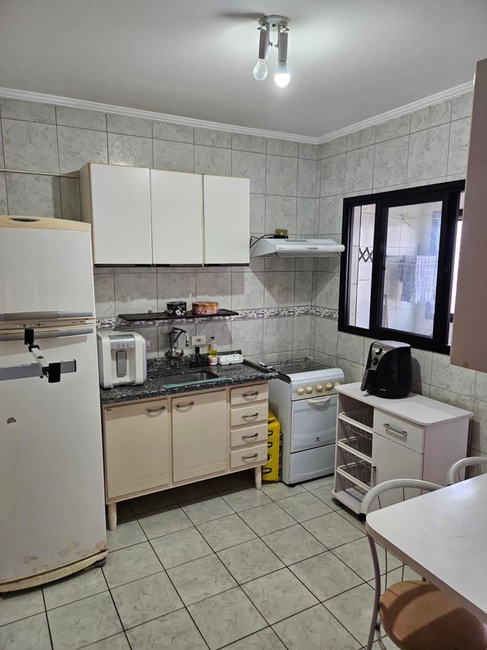 Kitchen or kitchenette, Dining area, minibar, oven, pet friendly, stove
