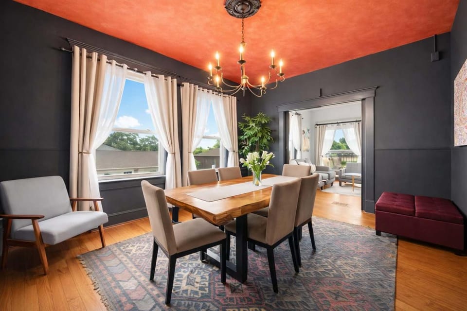 Riverview Escape in Walkable Historic District House in Jeffersonville