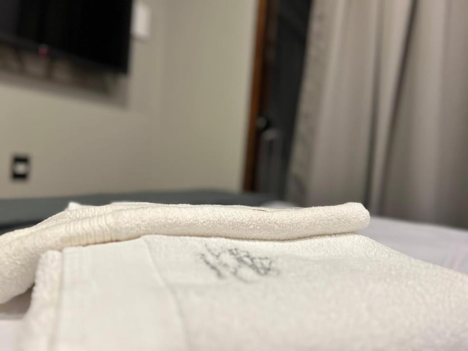 Bed, towels