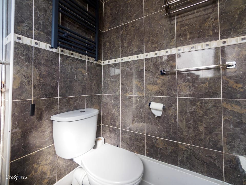 Newlands Lodge Deluxe Family Room 3 Bed and Breakfast in Stoke-on-Trent