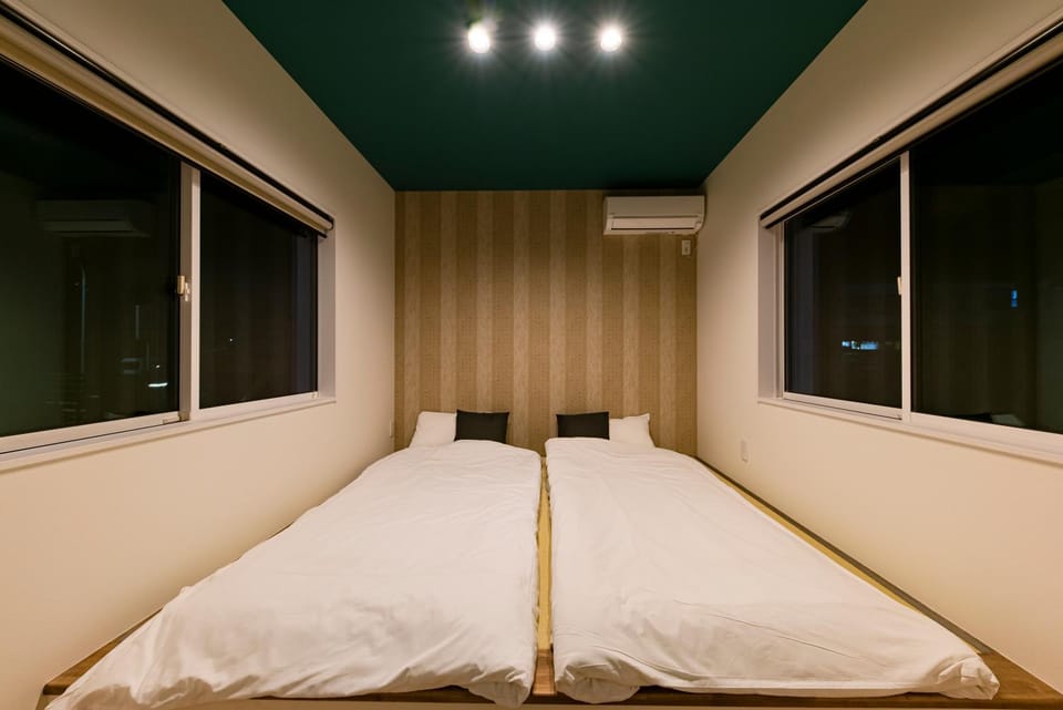 Photo of the whole room, Bedroom