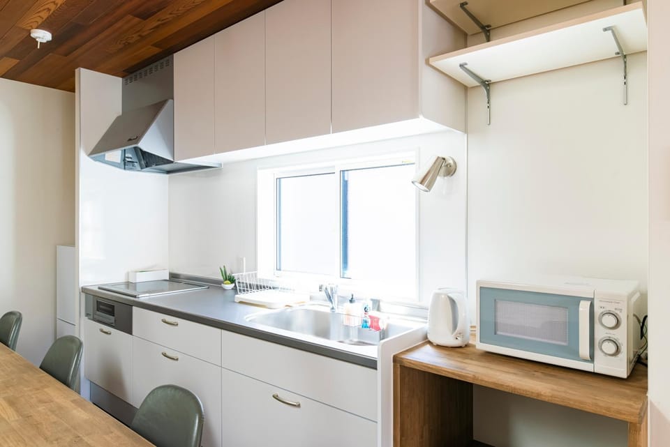 Kitchen or kitchenette, Dining area, stove